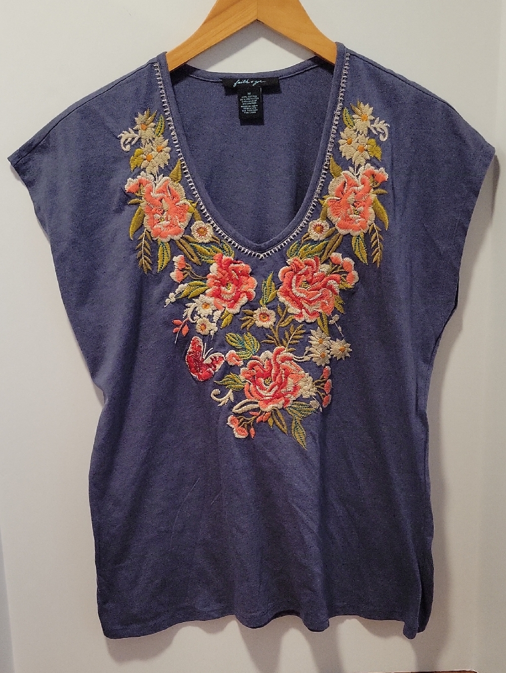 Faith & Zoe Blue with Embroidered Flowers Short Sleeve Top Size Medium